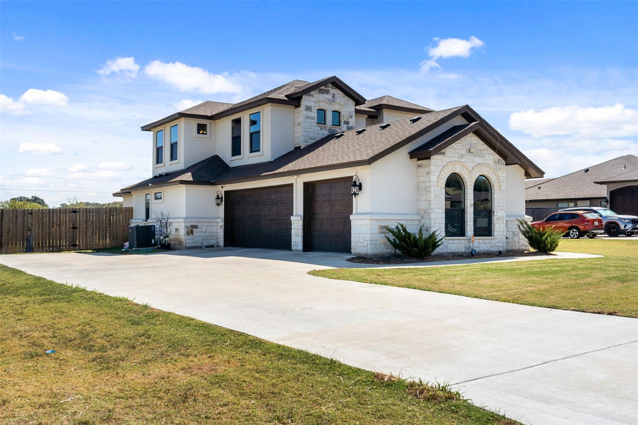 1052 Parkview Dr WAY