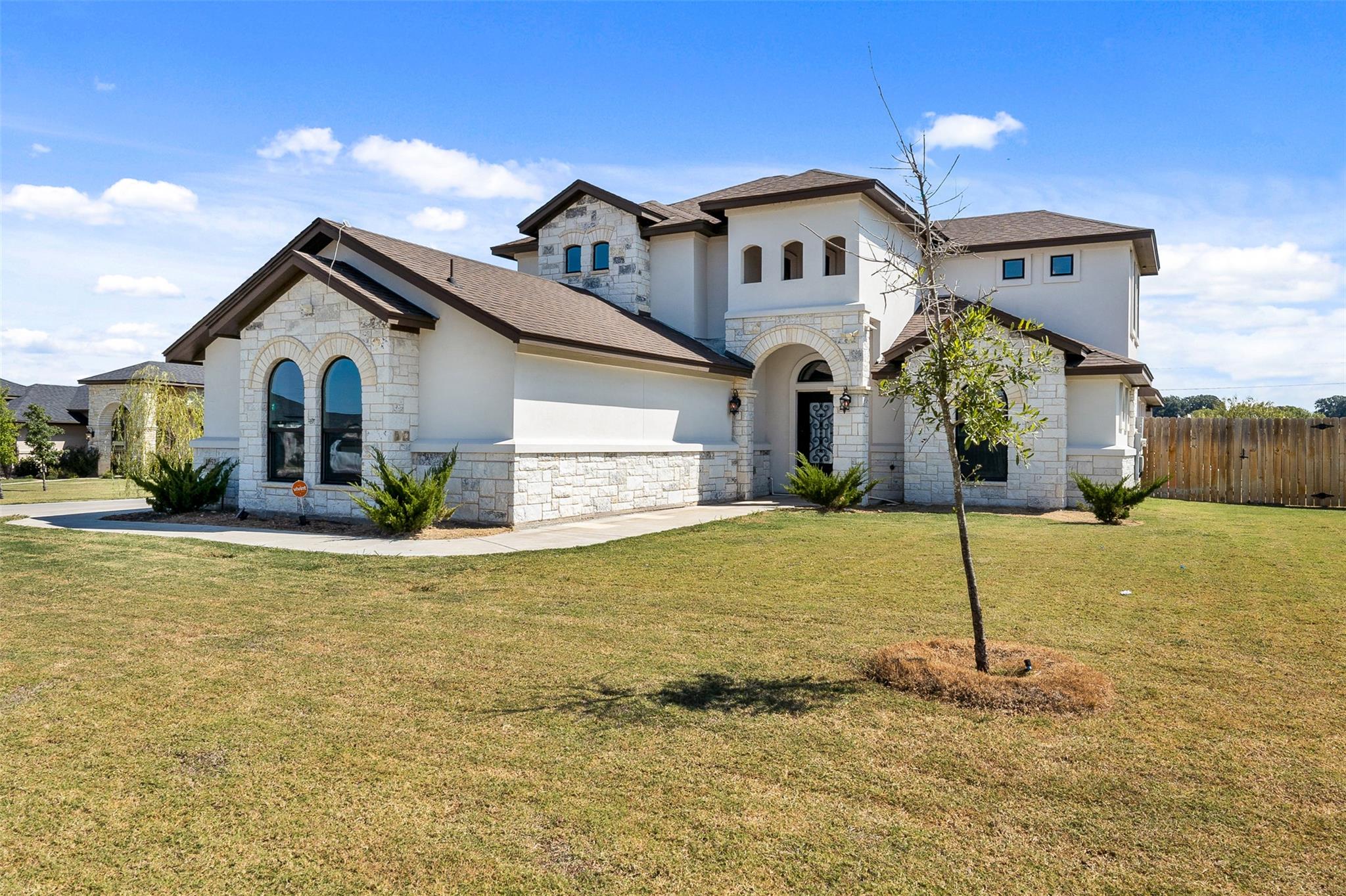 1052 Parkview Dr WAY