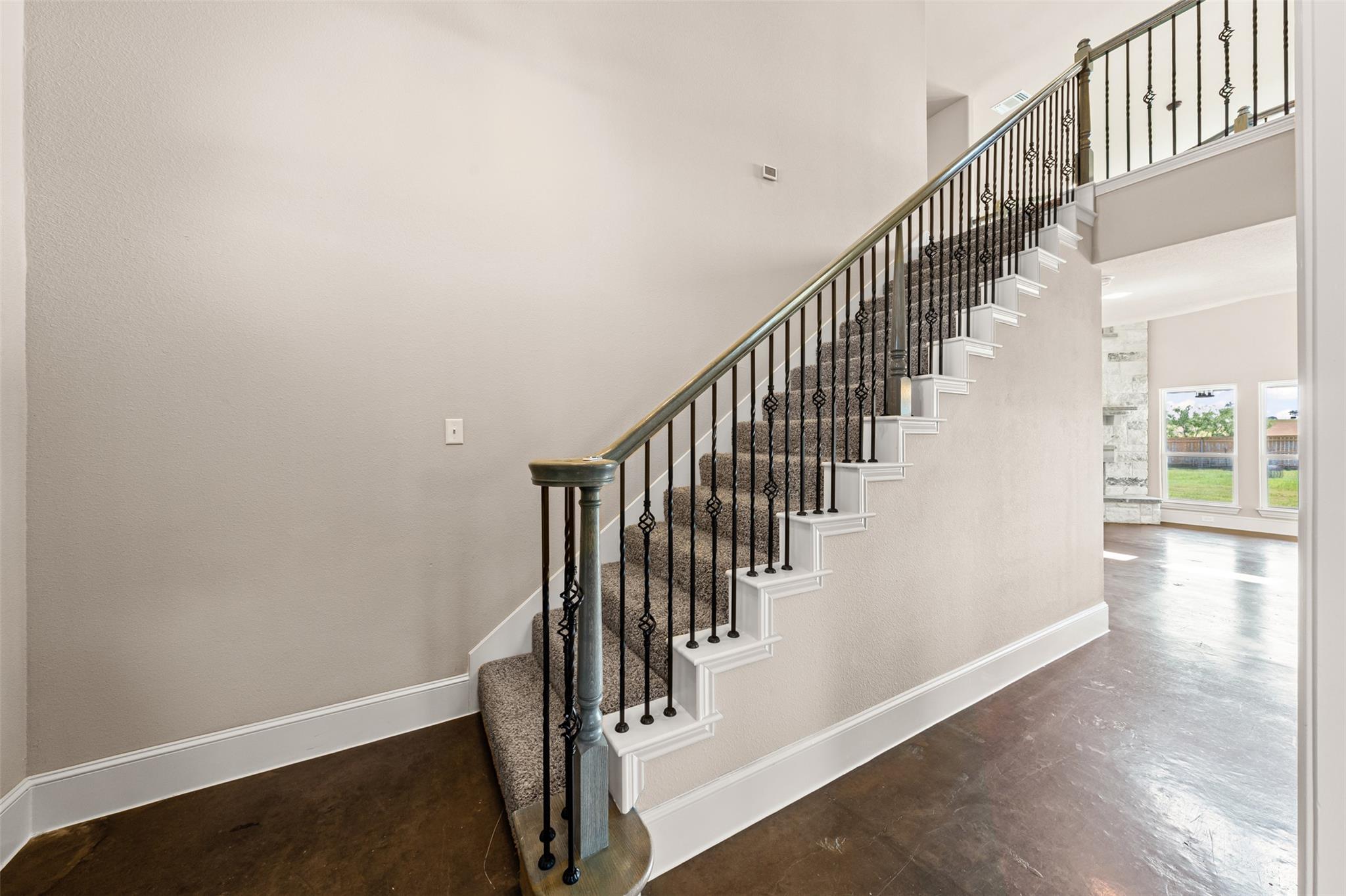 1052 Parkview Dr WAY