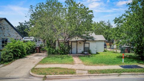 Photo of 308 E Austin Ave, Round Rock, TX 78664 (MLS # 4611541)