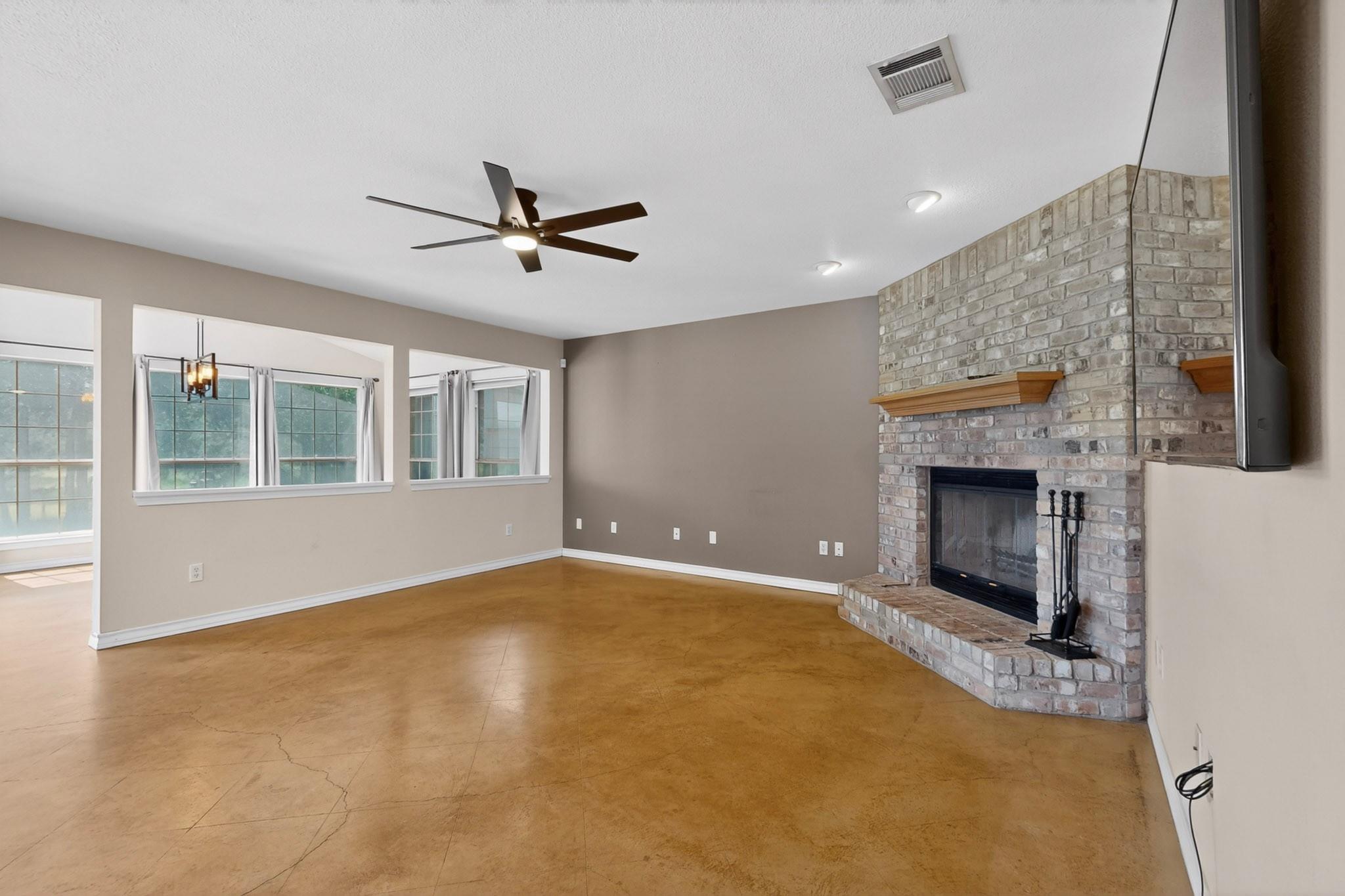 311 Oak Forest CV