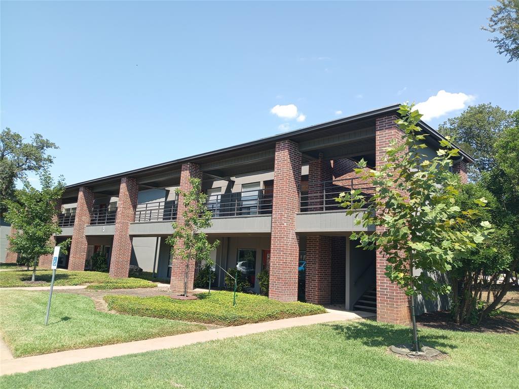 Photo 1 of 26 — 3355 Bee Caves RD 307, West Lake Hills, TX 78746