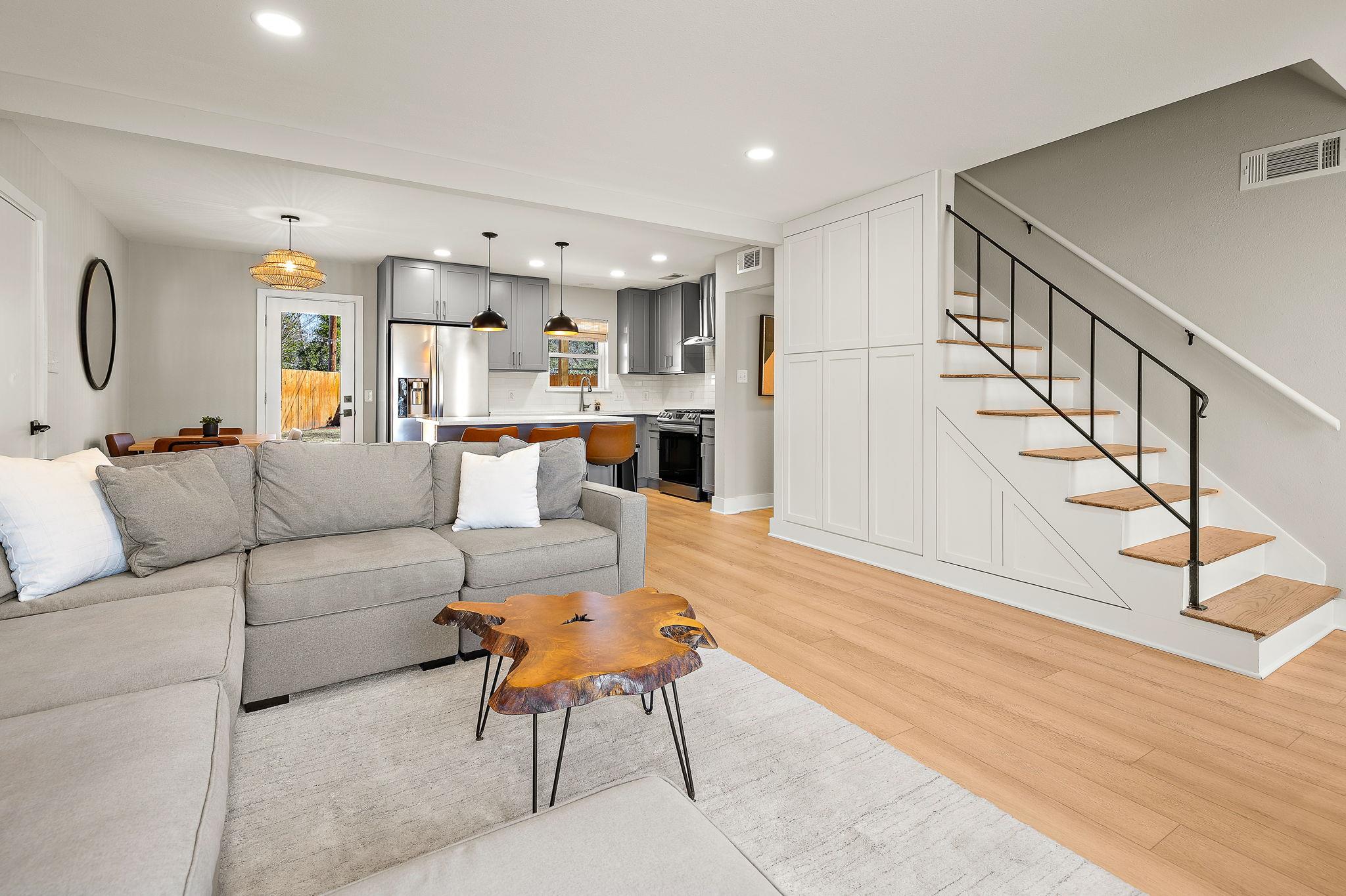 8001 Camden DR