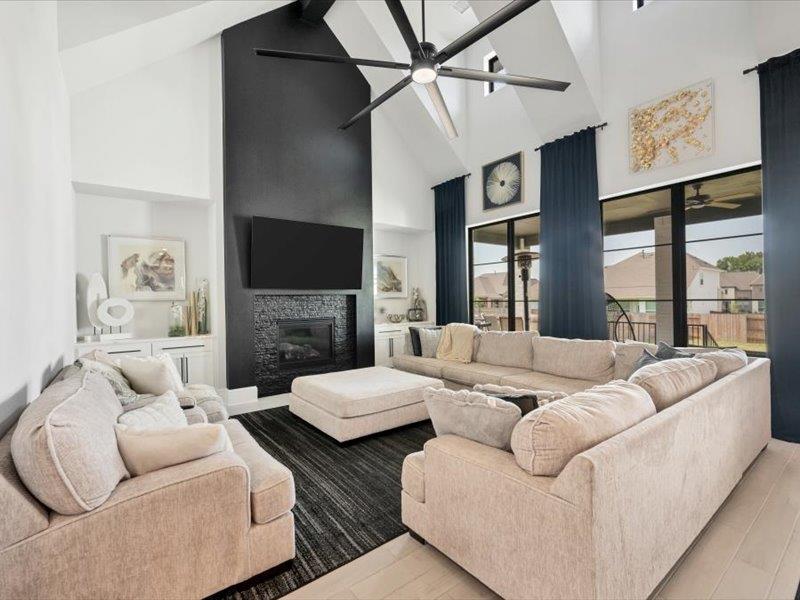 107 Robert Brown LN