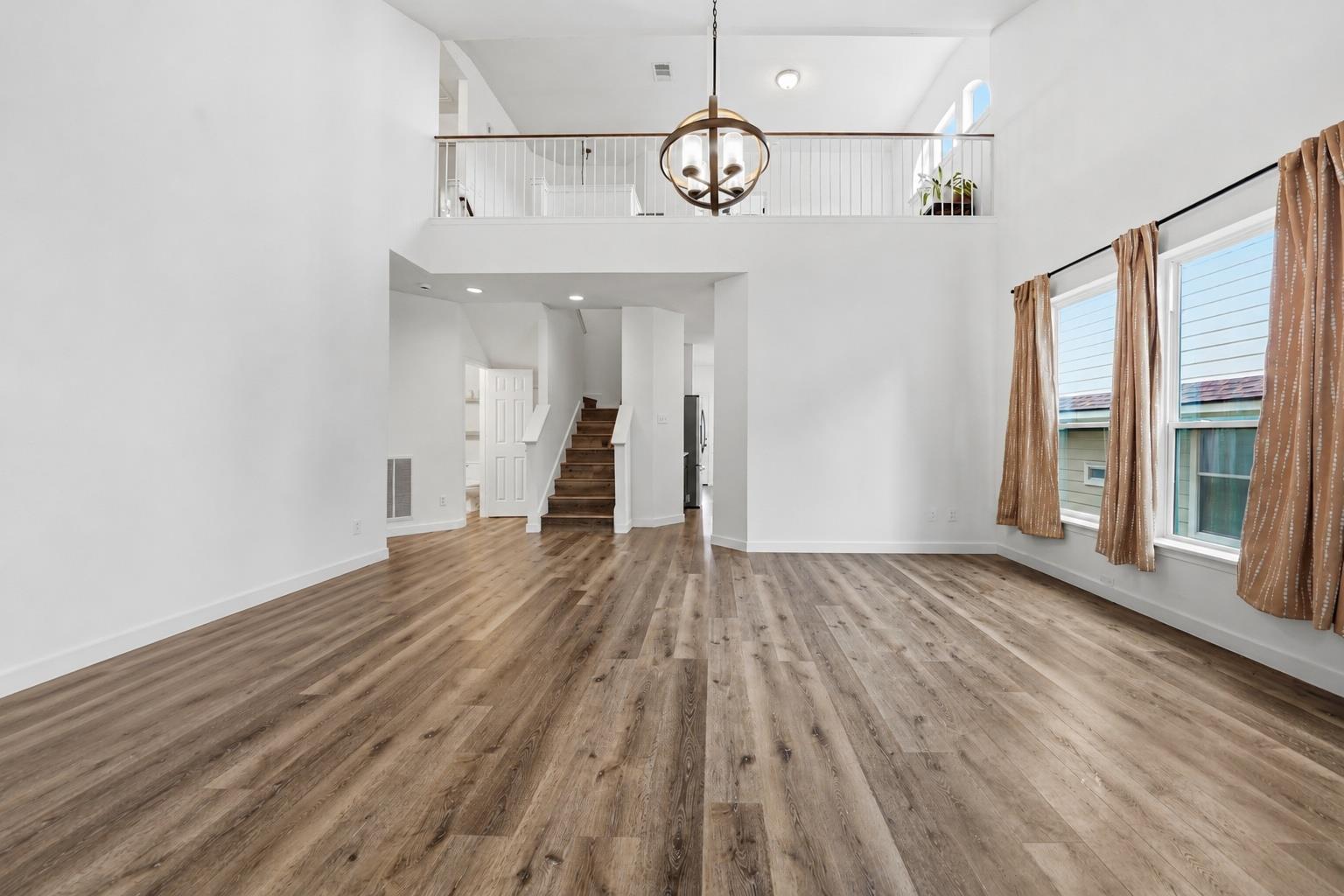 1015 Peyton PL