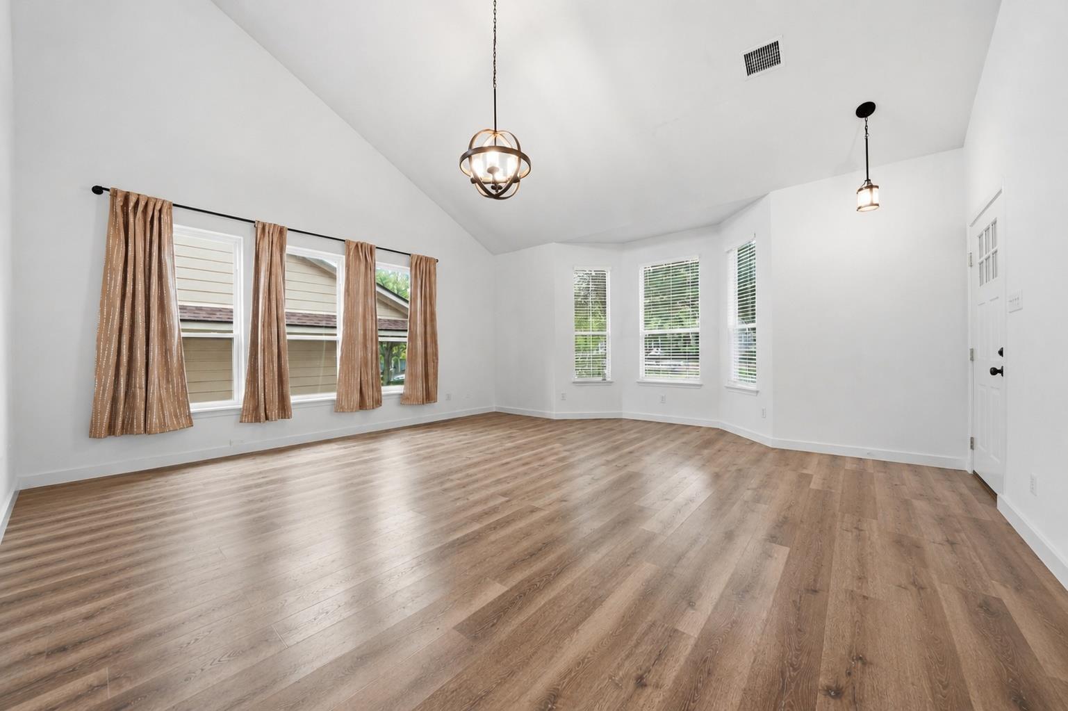 1015 Peyton PL
