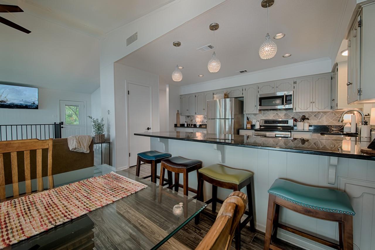2814 Lakeview