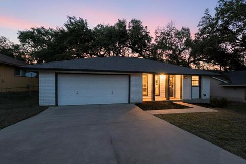 Photo of 912 Speer LN, Austin, TX 78745 (MLS # 2369908)