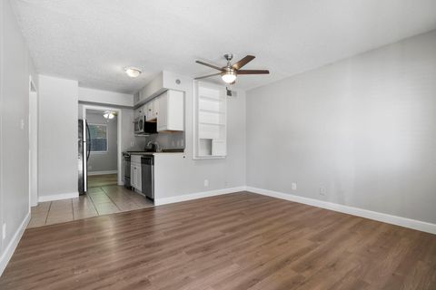 Photo of 1010 W 23rd ST #4, Austin, TX 78705 (MLS # 5276194)