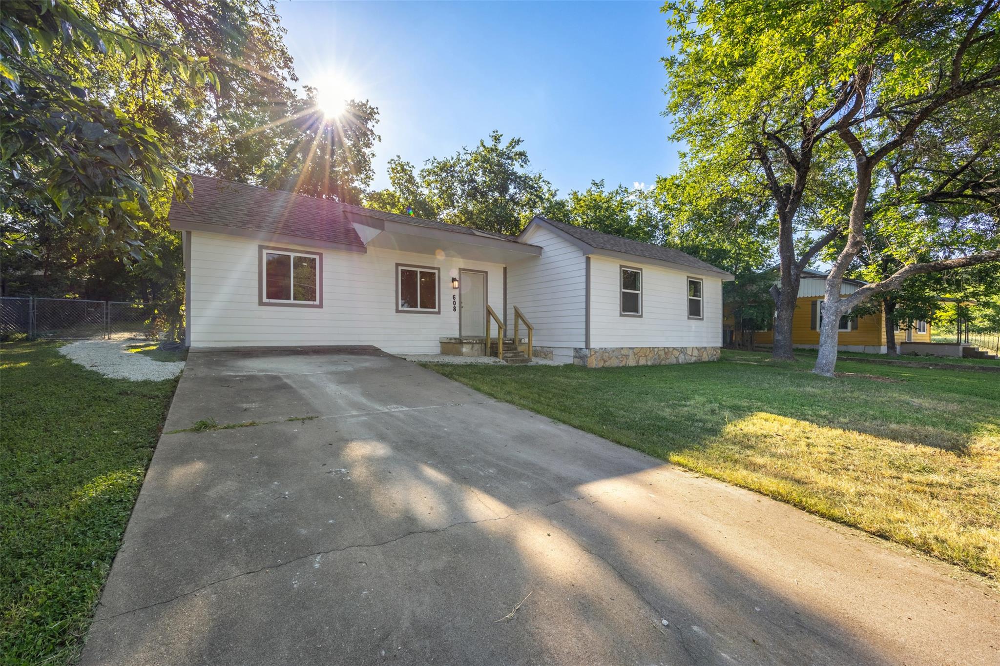 608 Live Oak ST