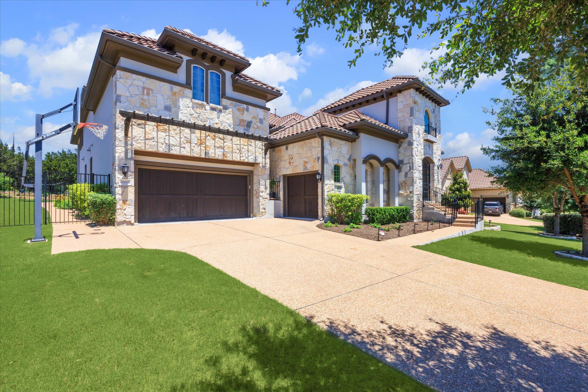 1600 Morning Moon CIR