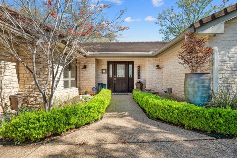 Photo of 604 Rolling Green DR, Lakeway, TX 78734 (MLS # 9095617)