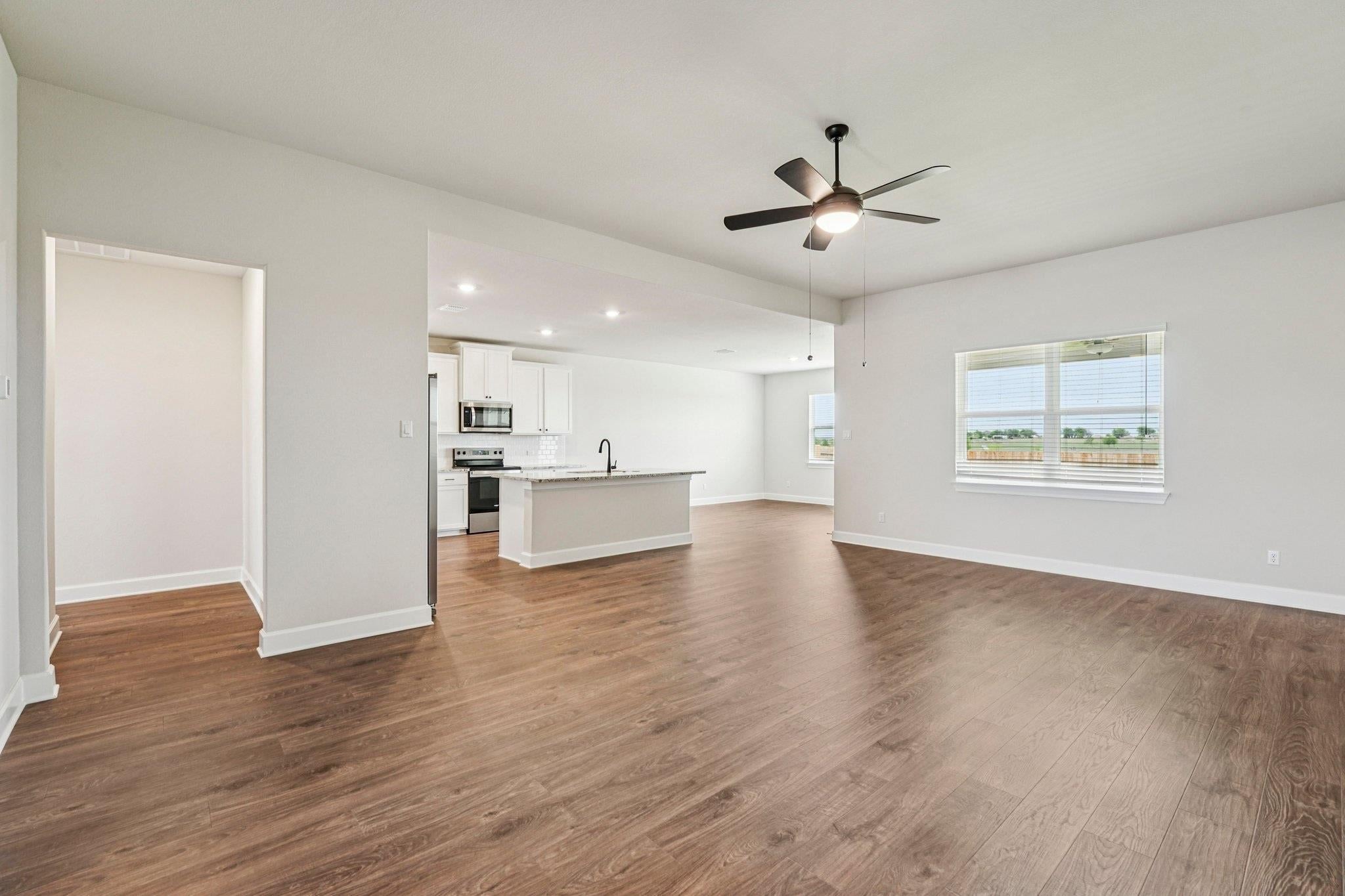 517 W Luna Blue LN