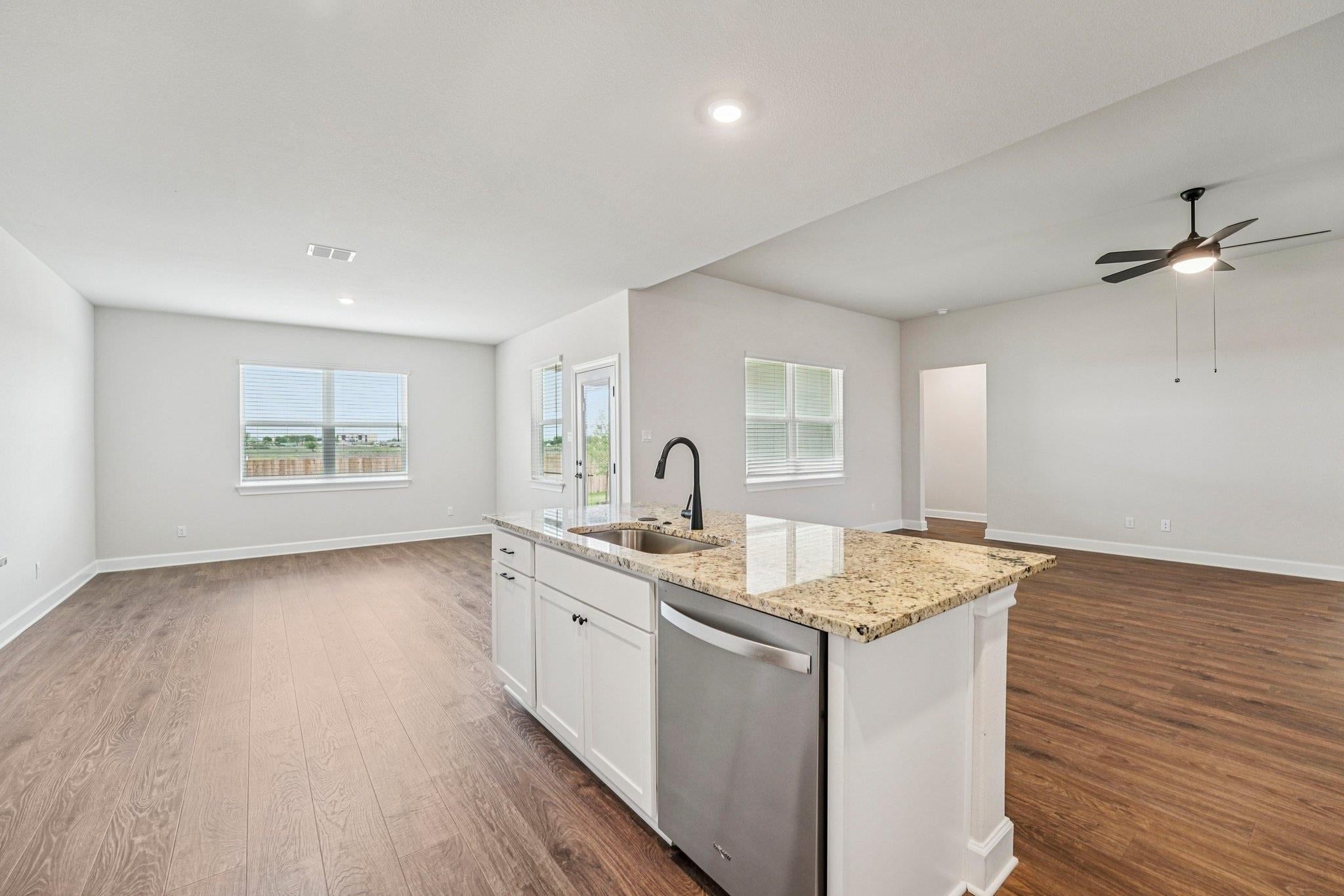 517 W Luna Blue LN