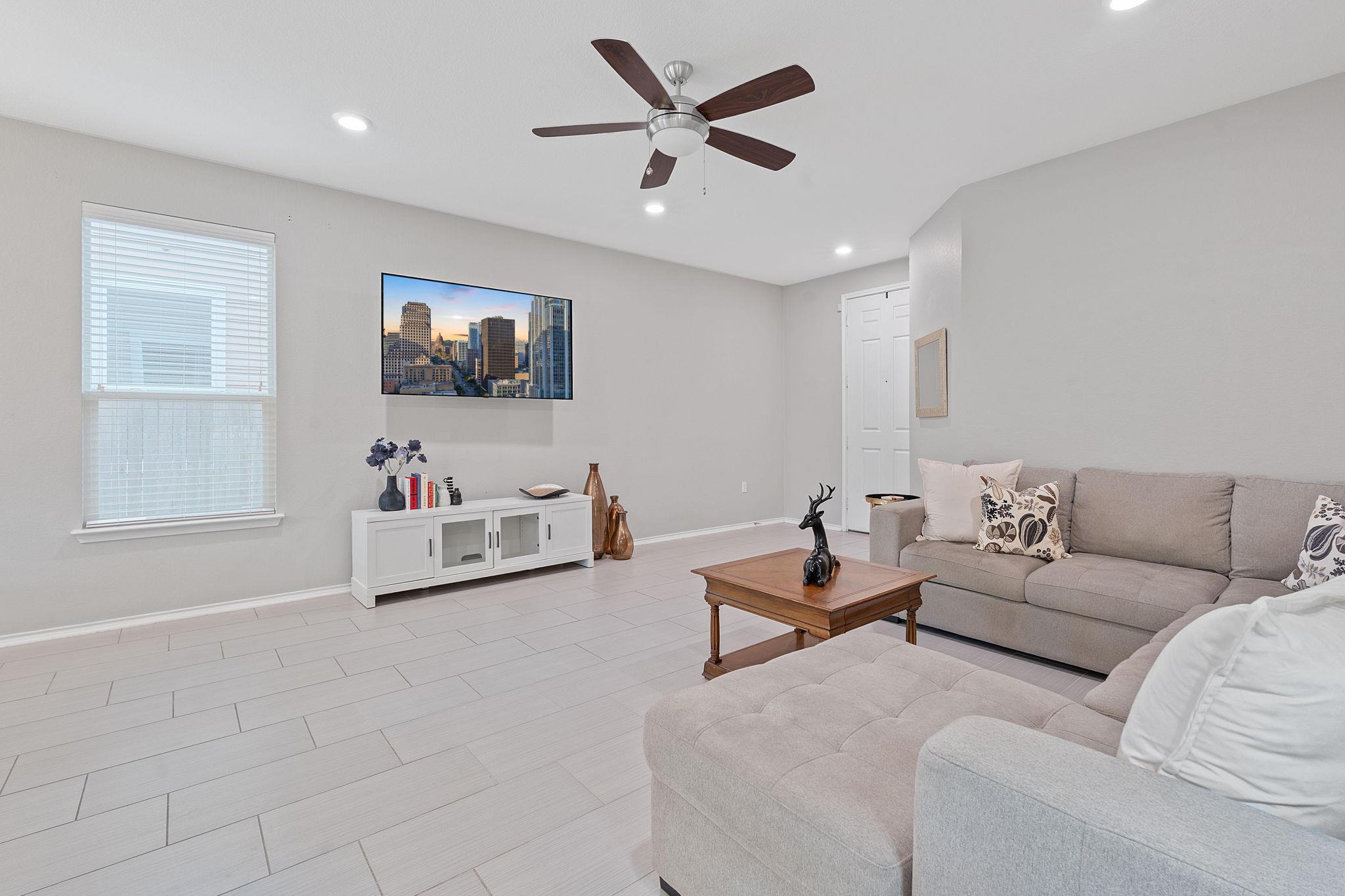 906 Emory Tree DR