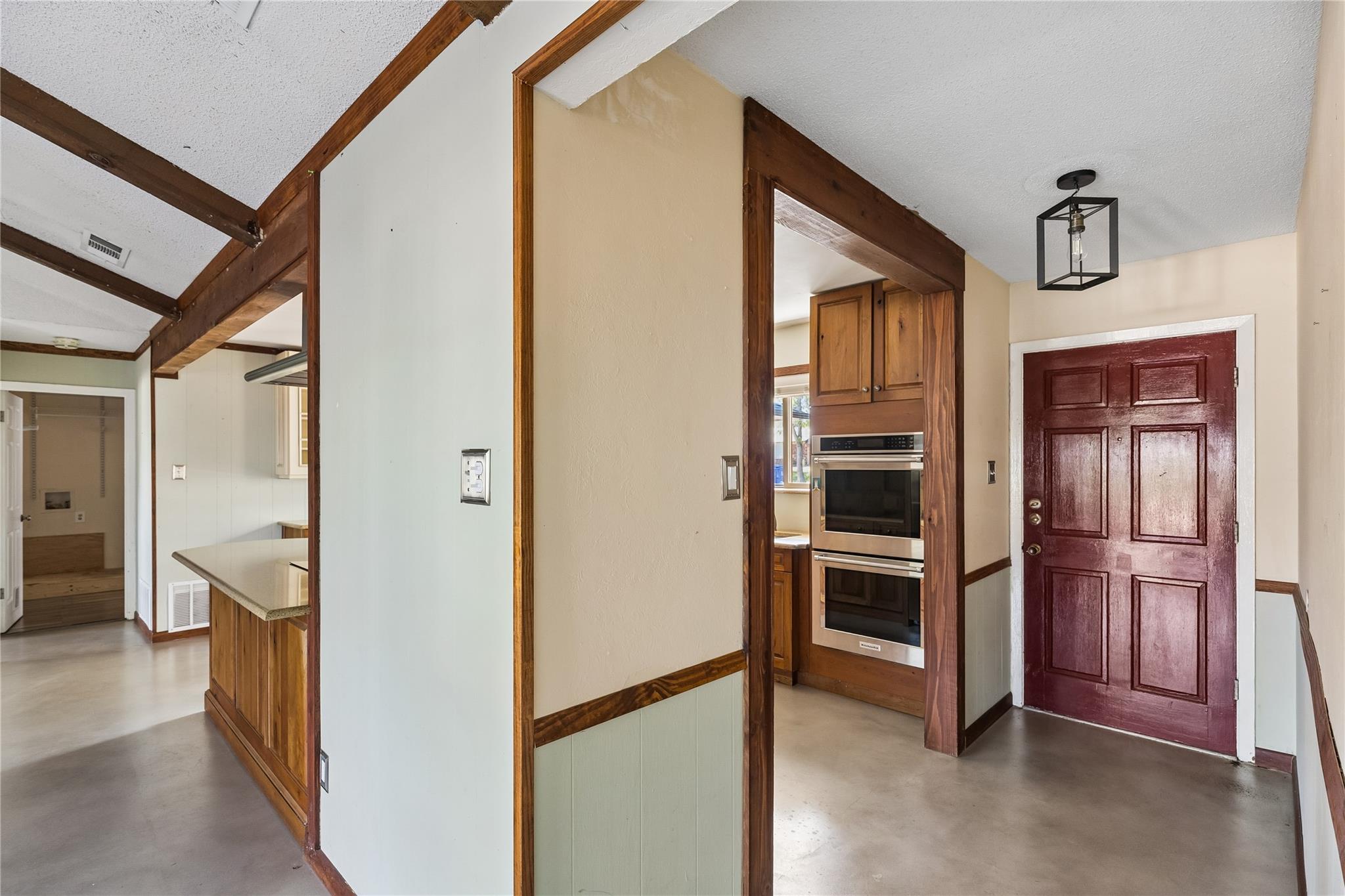 1105 N Riviera CIR