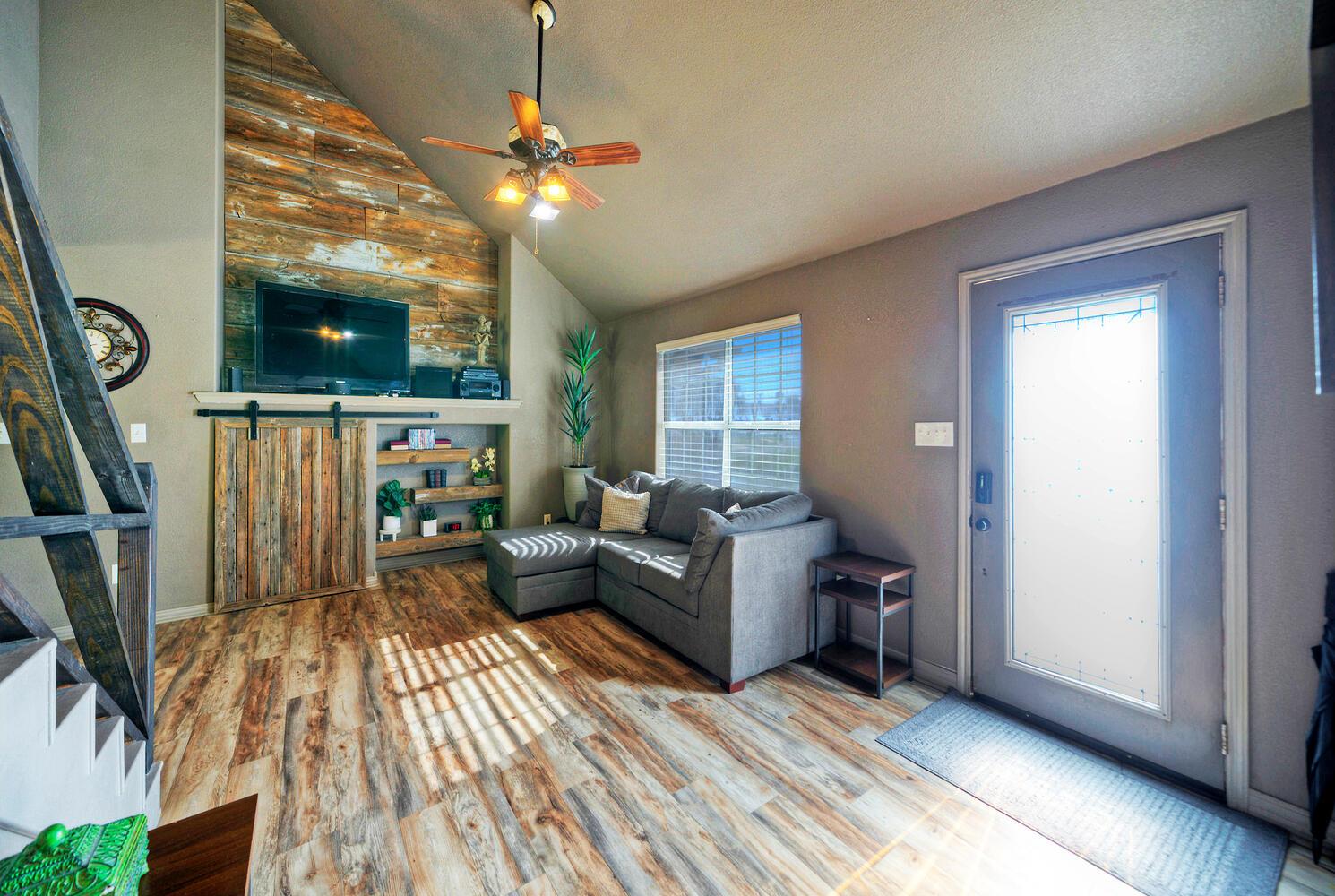 1265 E Independence ST