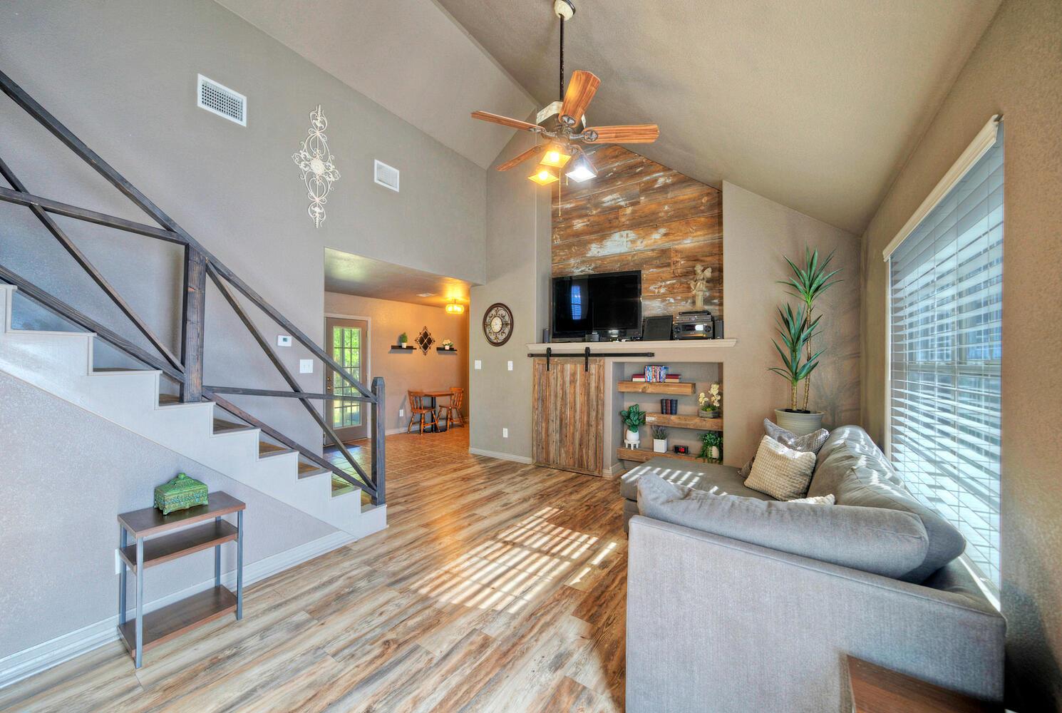 1265 E Independence ST