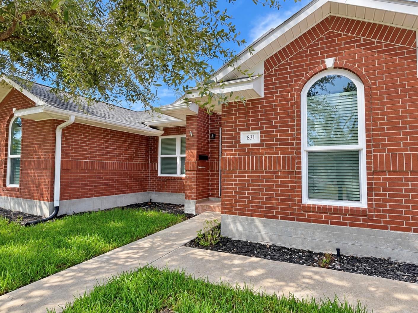 831 Whispering Oaks Drive