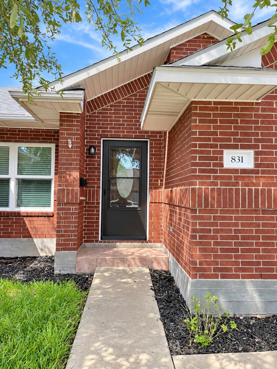 831 Whispering Oaks Drive