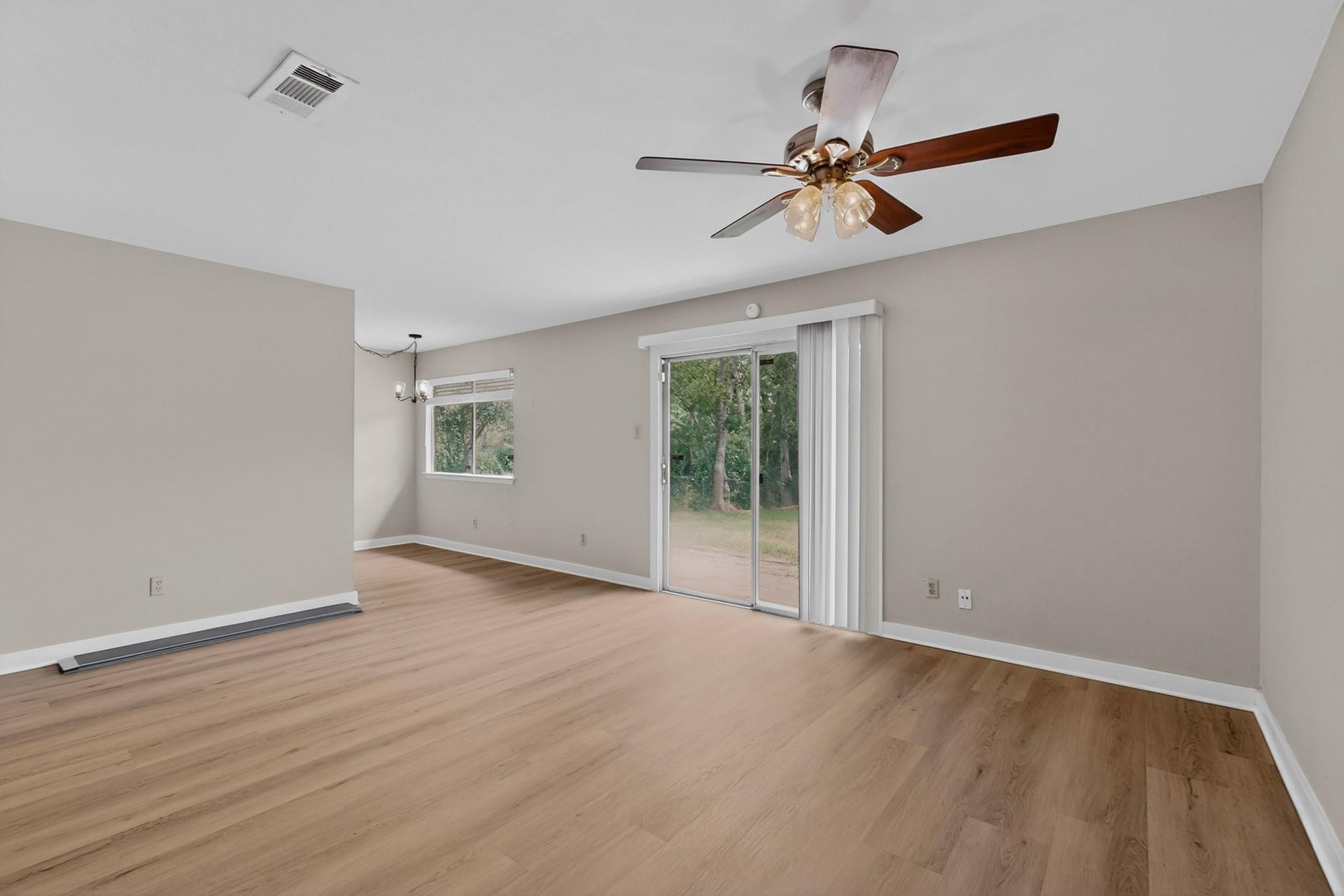 2404 Aldford DR