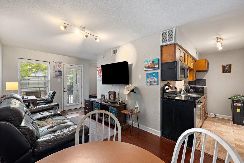 2020 S Congress Ave 1122