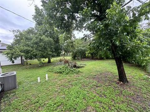 Photo of 415 N Doak ST, Taylor, TX 76574 (MLS # 5060362)