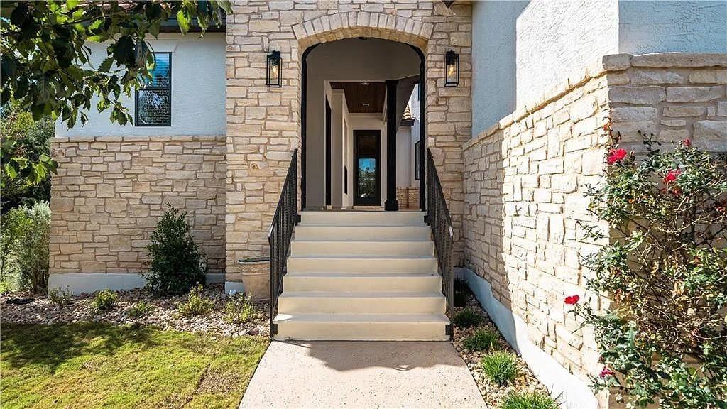 15101 Barrie DR