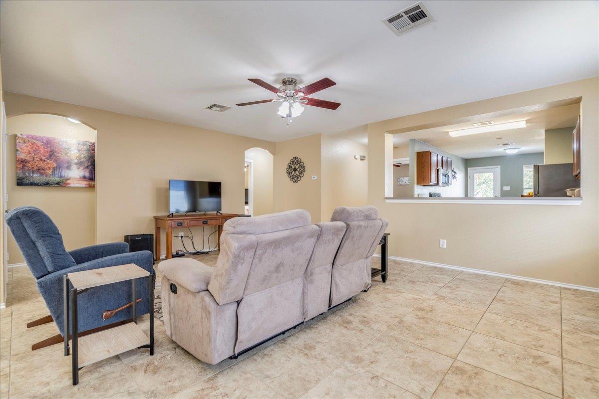 17920 Honey Locust LN