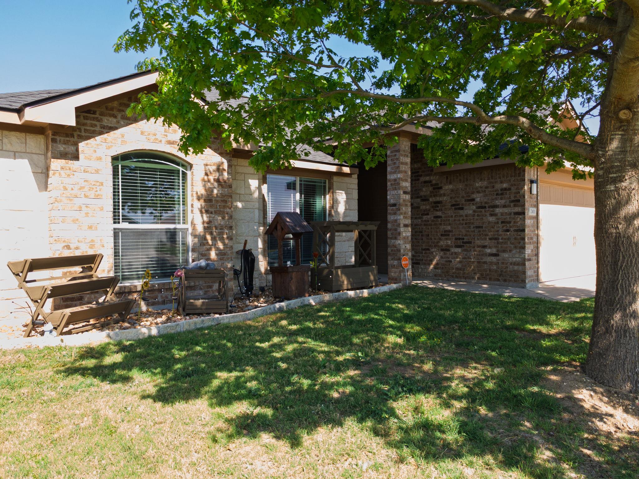 2411 Scott DR