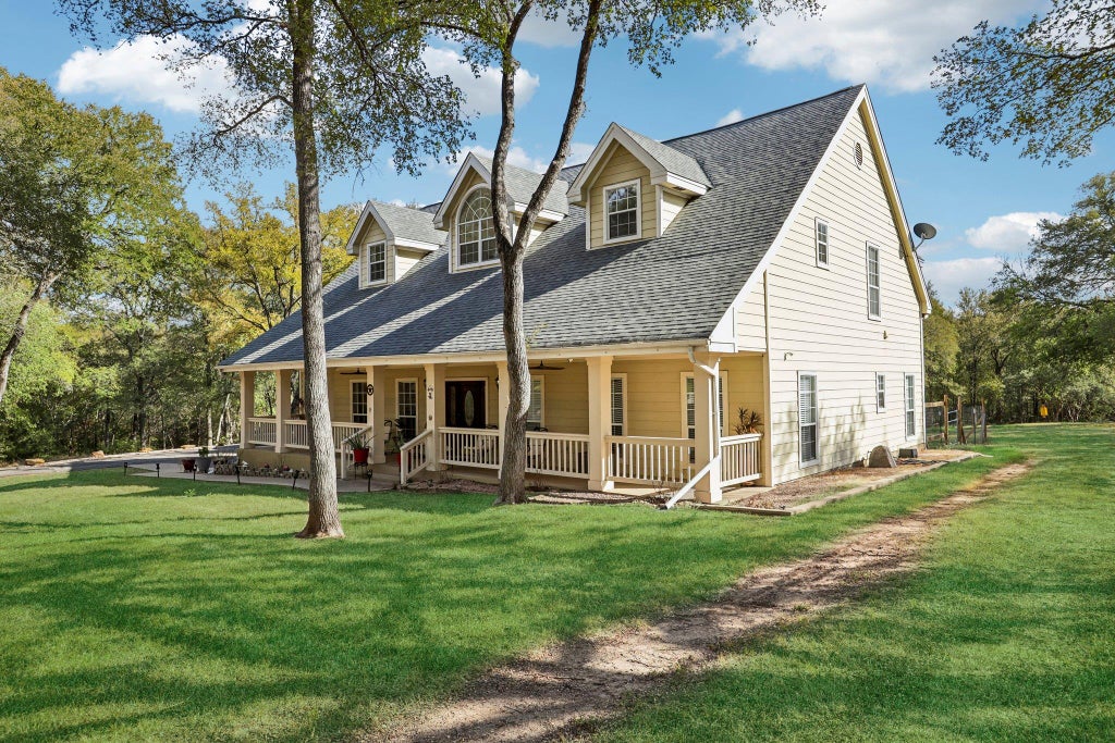 Photo of 137 Trinity ST, Cedar Creek, TX 78612 (MLS # 5529043)