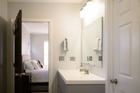 Tiny photo for 4902 Pecan Springs RD, Austin, TX 78723 (MLS # 3413378)