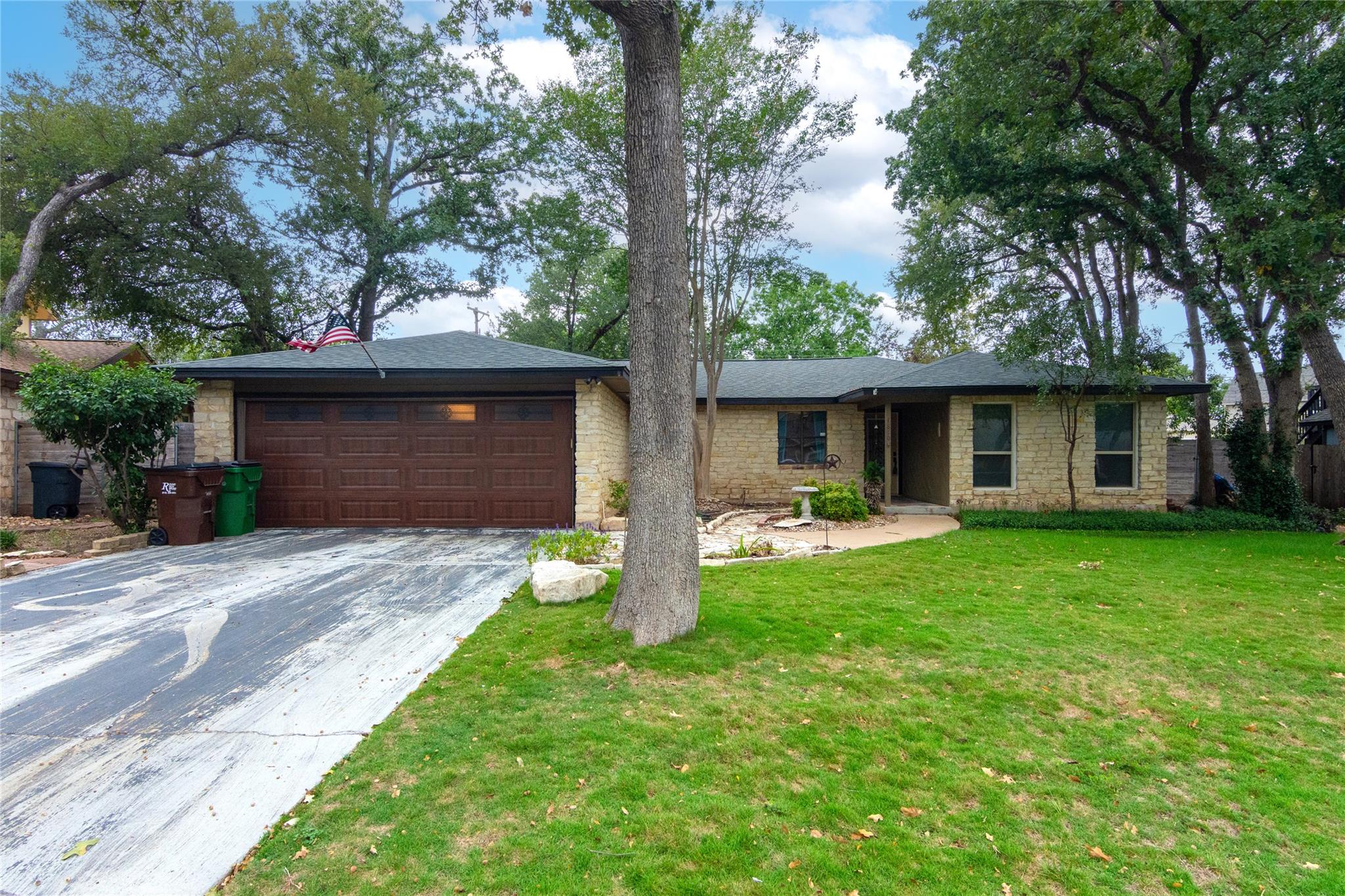 1810 Hermitage DR