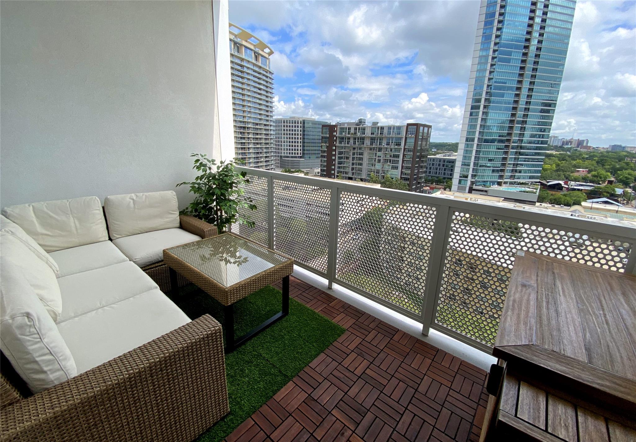 301 West Ave 1204