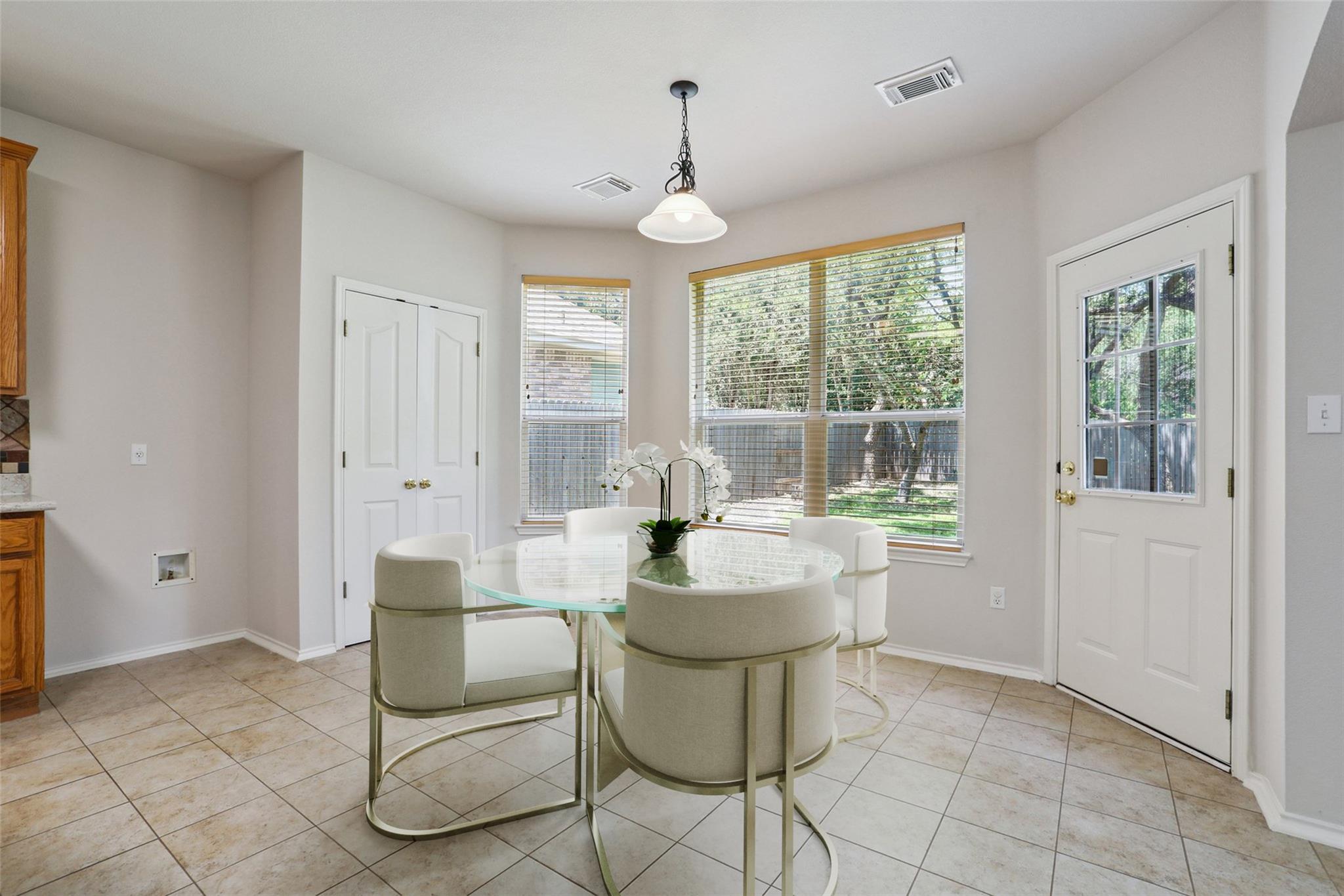 411 S Lynnwood TRL