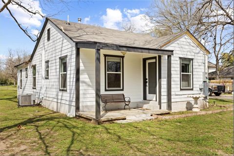1104 Perry RD Austin TX 78721