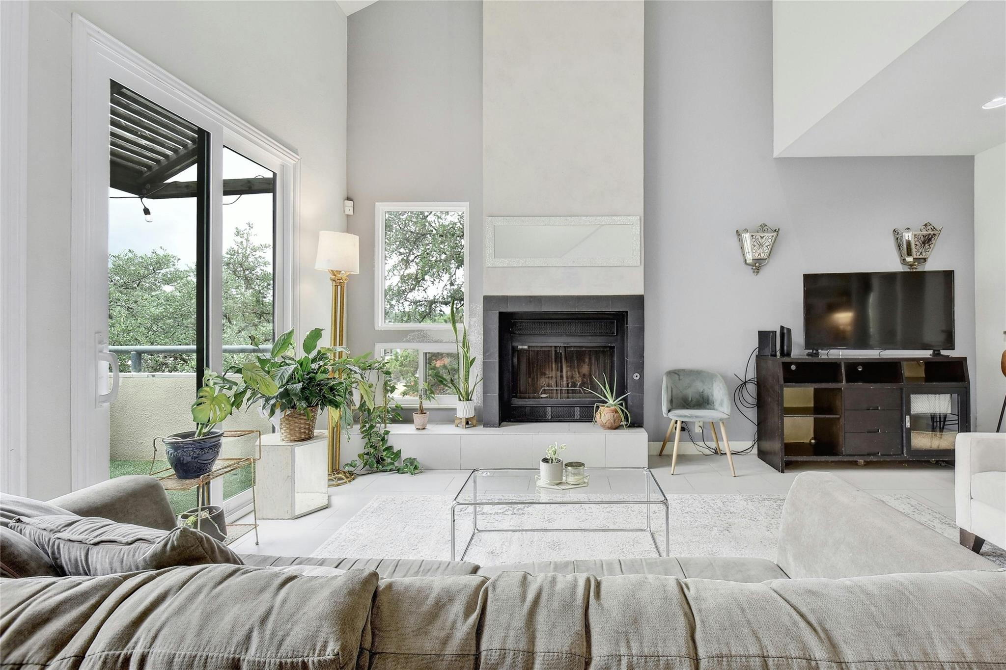 View Austin, TX 78746 condo