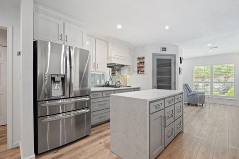 Tiny photo for 1709 Crested Butte DR, Austin, TX 78746 (MLS # 2776945)