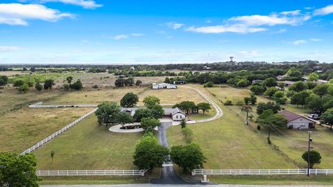 204 Bridges LN Buda TX 78610