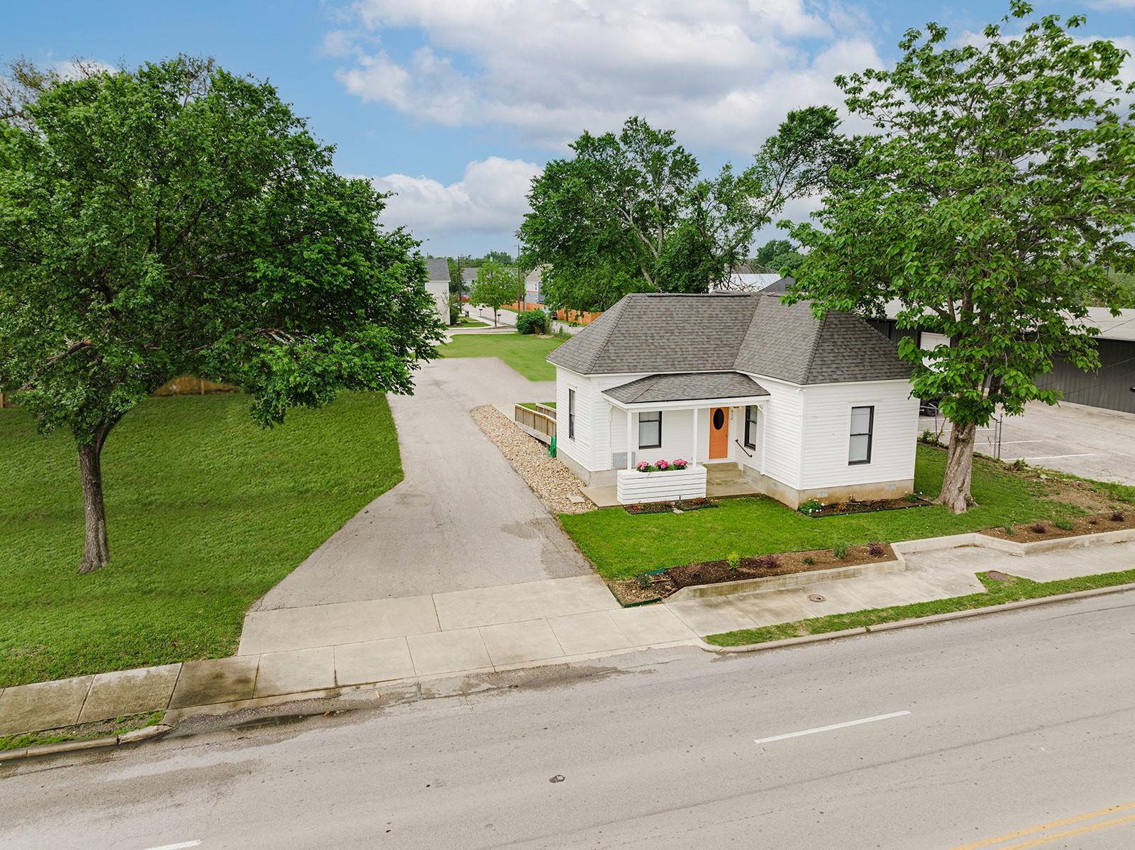 612 W University Ave