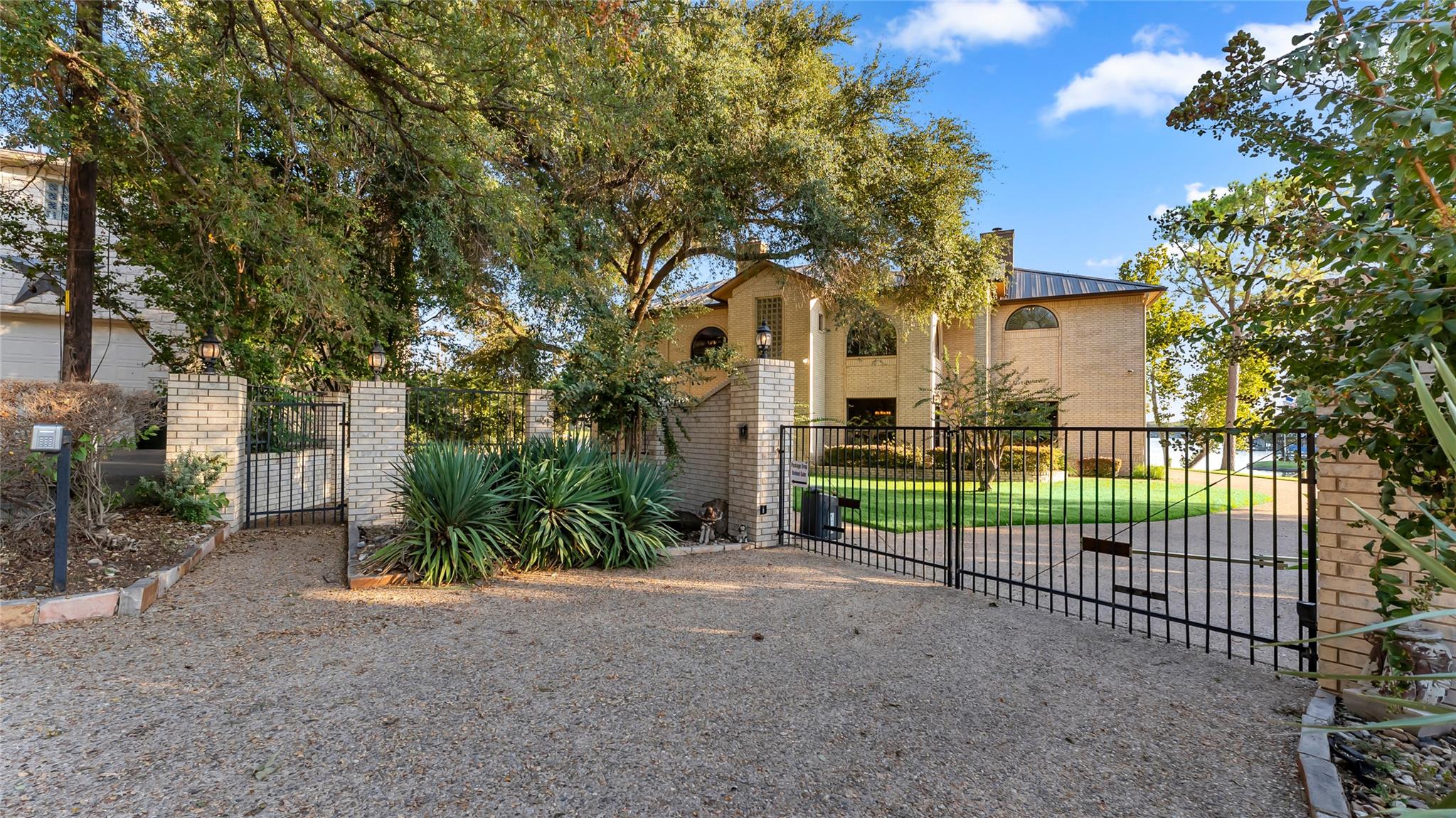 2240 Fred Woods DR