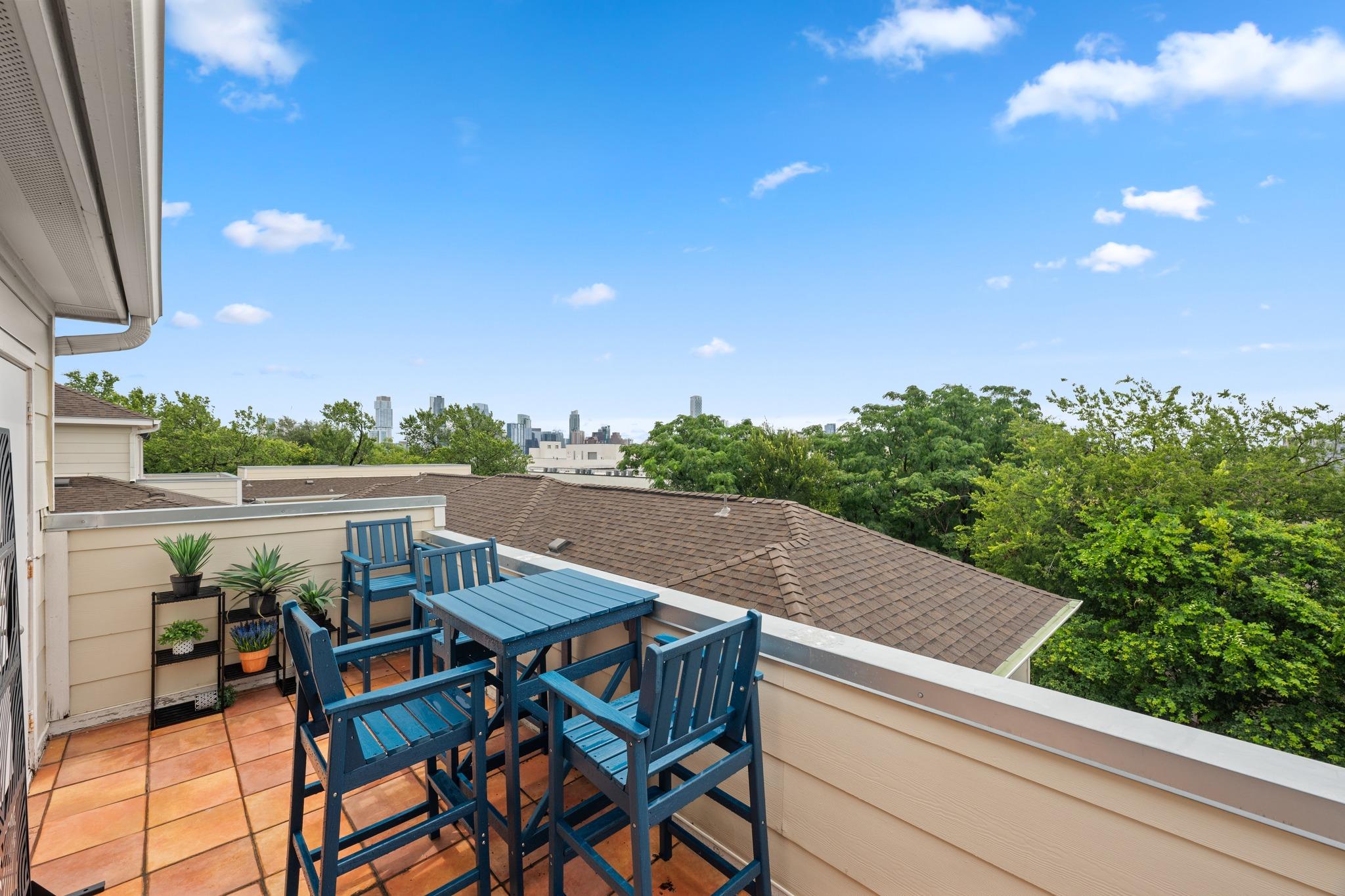 1115 Kinney Ave 22