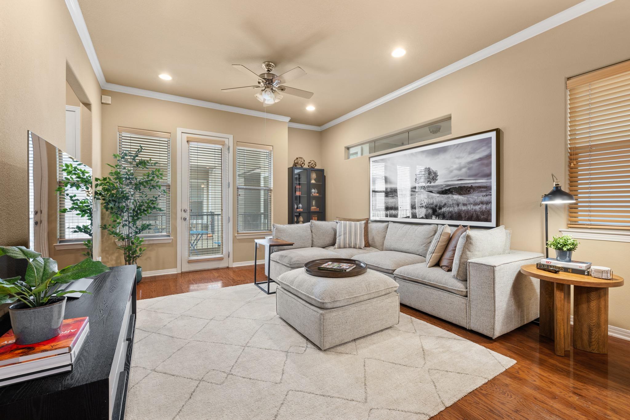 1115 Kinney Ave 22