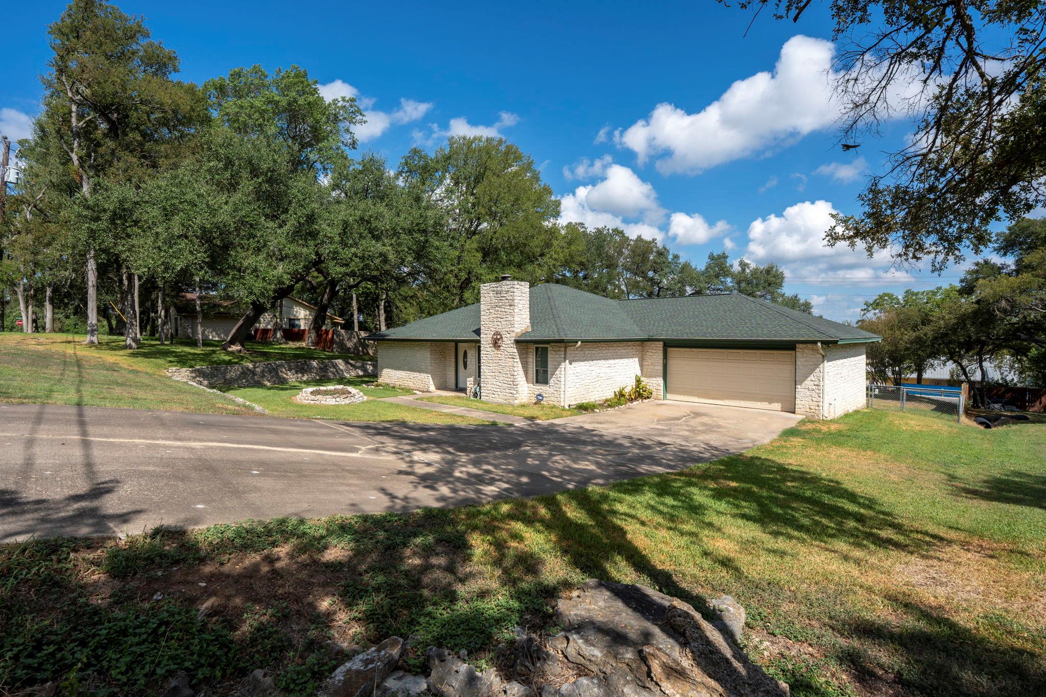 404 Hunt LN