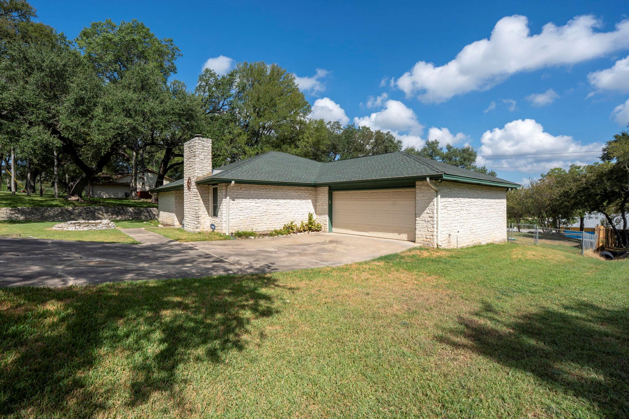 404 Hunt LN