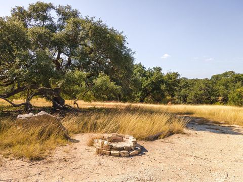 140 Lantana DR Johnson City TX 78636