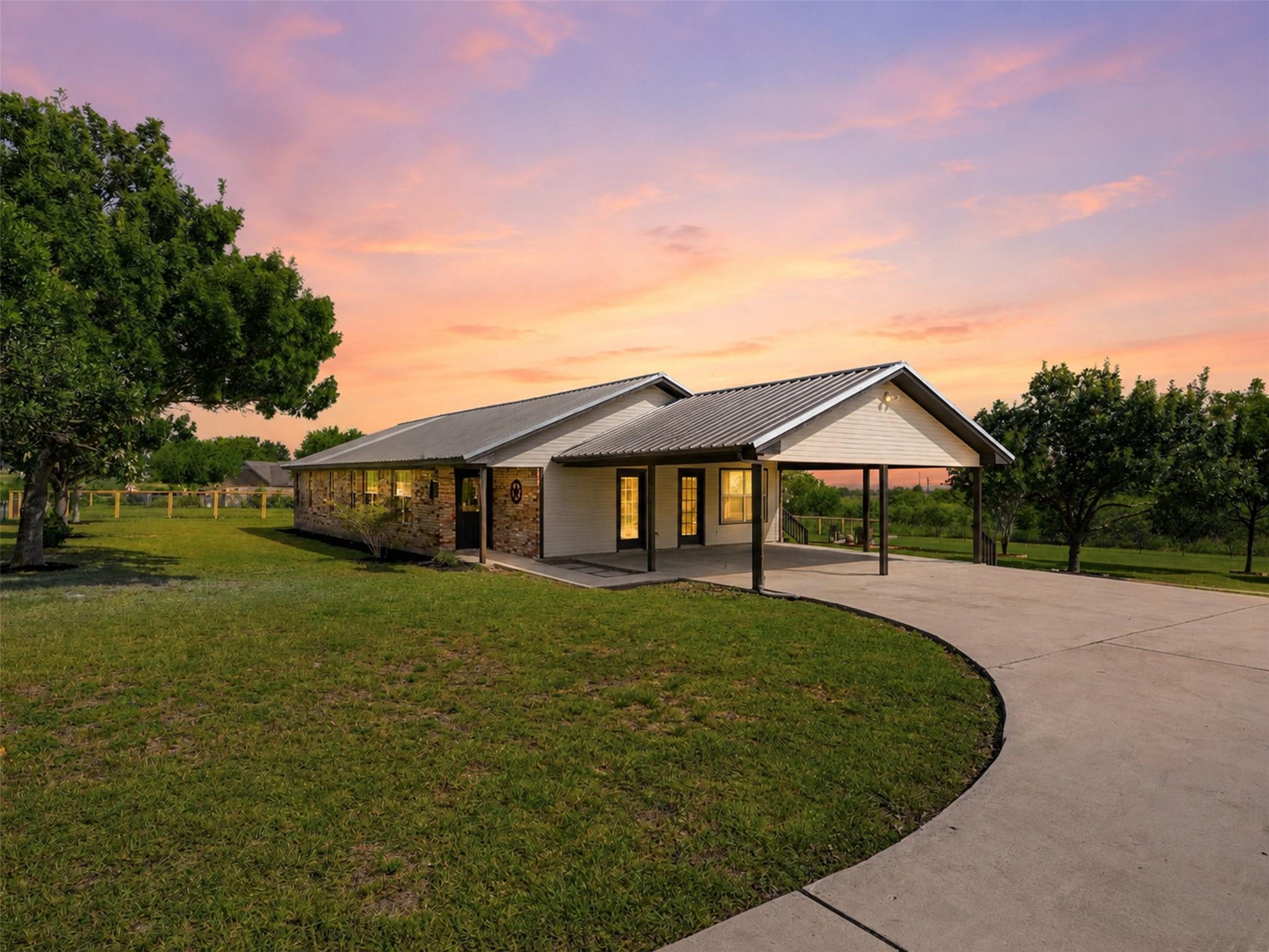 913 Ridge DR