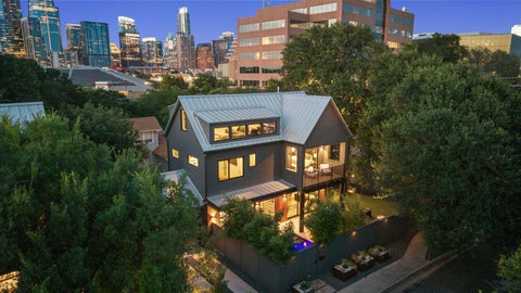 Photo of 516 Bouldin DR, Austin, TX 78704 (MLS # 9402491)