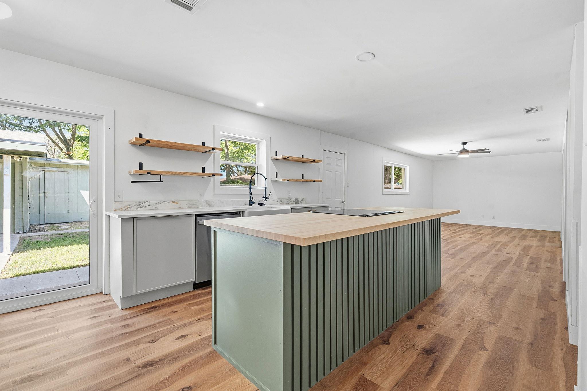 1307 Aspen ST - Photo 4