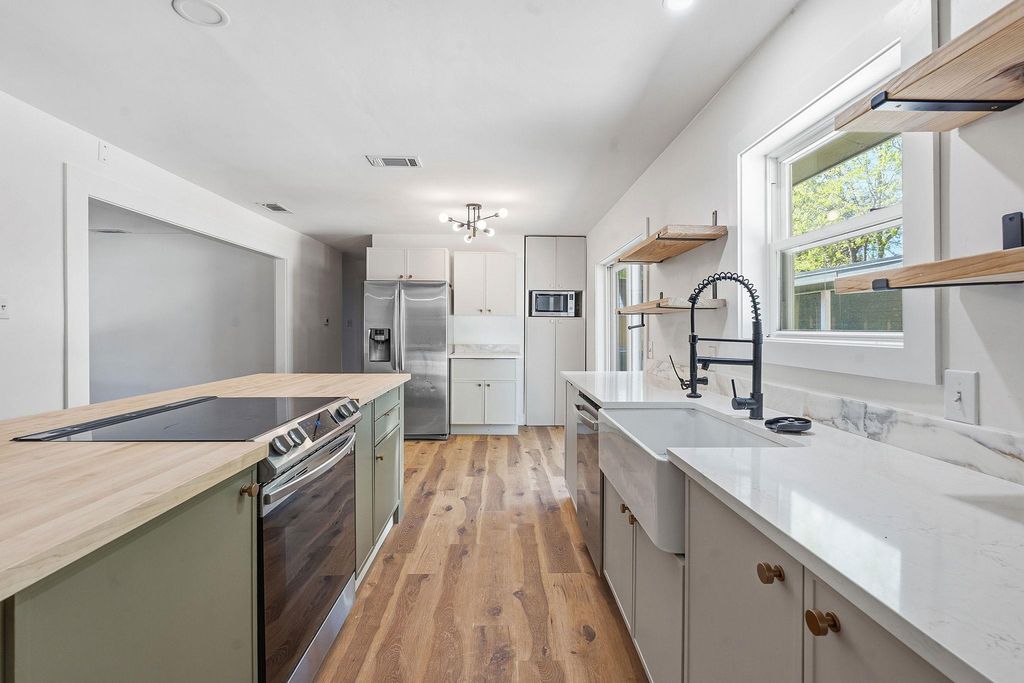 Photo of 1307 Aspen ST, Lockhart, TX 78644 (MLS # 5134666)